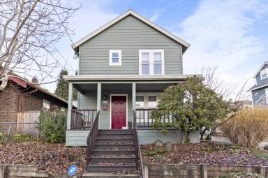 Main picture of 810 NE Failing St