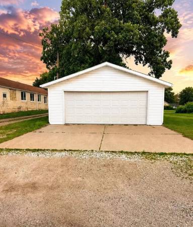 Main picture of 215 Marion St