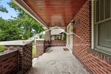 Main picture of 1608 S Washington St