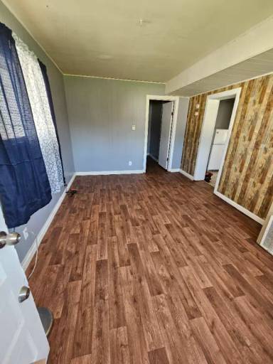 Main picture of 211 1/2 Walnut St
