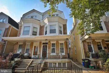 Main picture of 125 W Sharpnack St