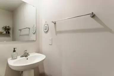 Main picture of 124 Queens Mill Ct