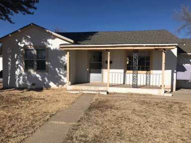 Main picture of 1021 E 2nd St