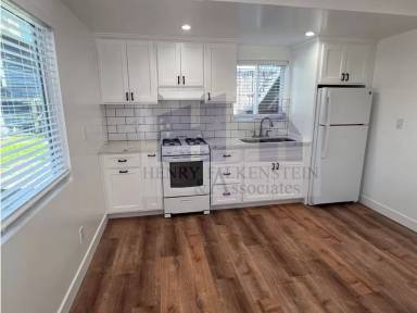 Main picture of 343 W 16th St