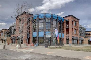 Main picture of 4520 Broadway St