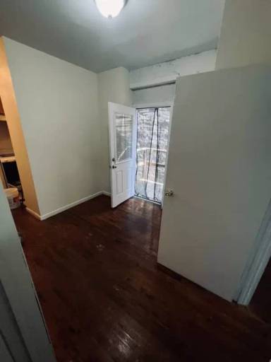Main picture of E 3rd St
