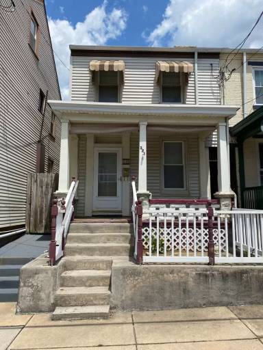 Main picture of 321 S 3rd St