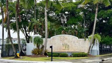 Main picture of 155 NW 96th Ter