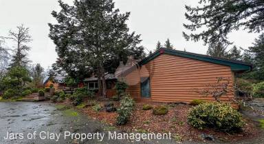 Main picture of 2000 N Scenic View Dr