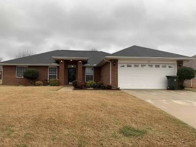 Main picture of 137 Clover Ridge Dr