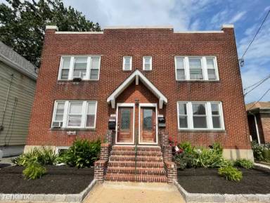 Main picture of 283-285 Maple St