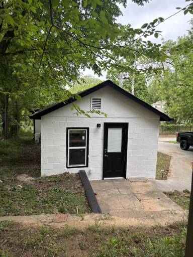Main picture of 702 N Cleveland Ave