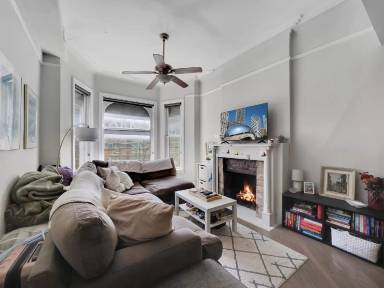 Main picture of 2652 N Halsted St