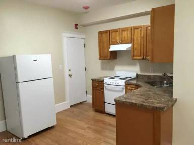 Main picture of 904 Huntington Ave