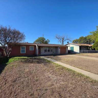 Main picture of 226 Antrim Dr