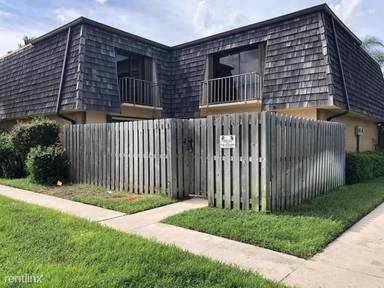 Main picture of 385 Lake Arbor Dr