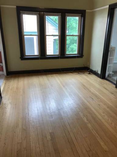 Main picture of 1527 N Marshall St
