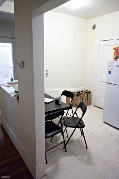 Main picture of 1595 Beacon St