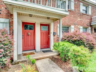 Main picture of 1207 Green Oaks Ln