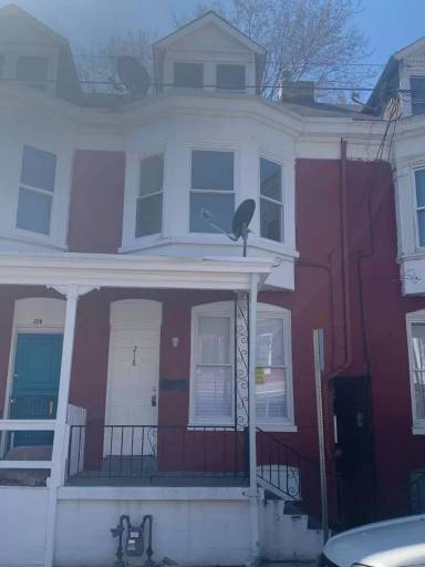 Main picture of 218 S West St