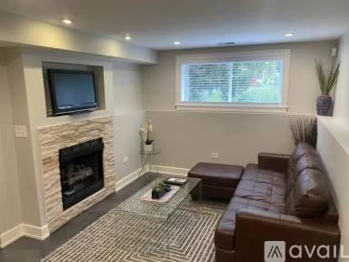 Main picture of 3240 N Hoyne Ave