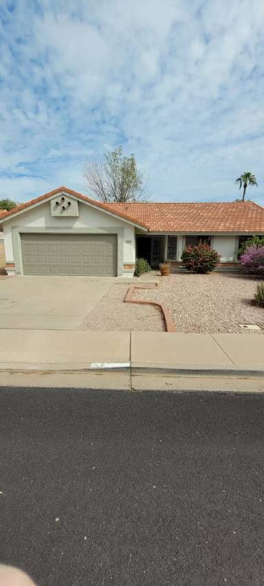 Main picture of 5610 E Elmwood St