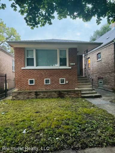 Main picture of 2121 W 68th Pl