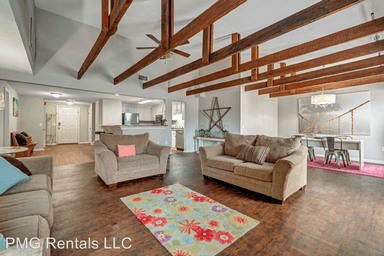 Main picture of 4 S Walnut St