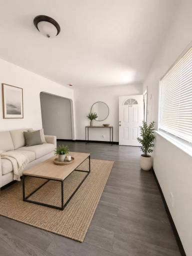 Main picture of 628 N Fresno St