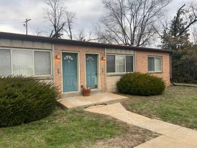 Main picture of 9005 Olive Blvd