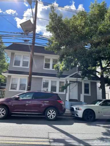 Main picture of 51 Stuyvesant Ave