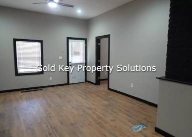 Main picture of 2515 Main St