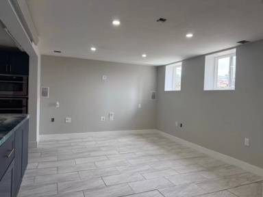 Main picture of 801 W 5th St