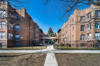 Main picture of 5842 S Michigan Ave