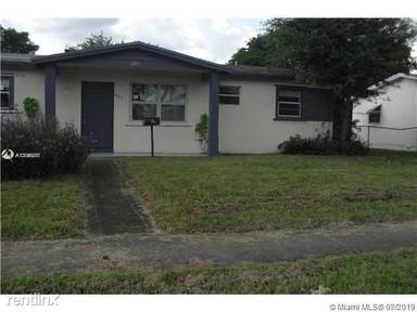 Main picture of 2211 NW 61st Ave