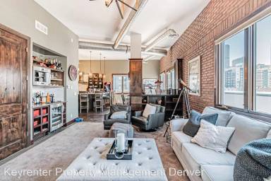 Main picture of 2101 Larimer St