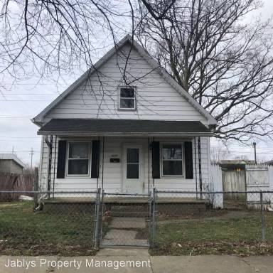 Main picture of 3131 E Lynn St