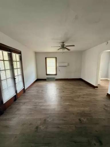 Main picture of 215 E 19th St