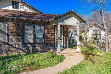 Main picture of 704 Grape St