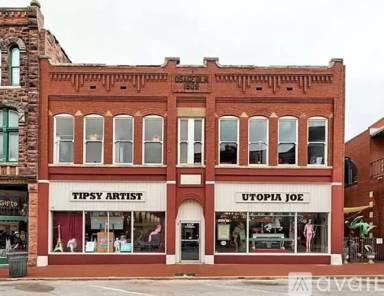 Main picture of 117 W Harrison Ave