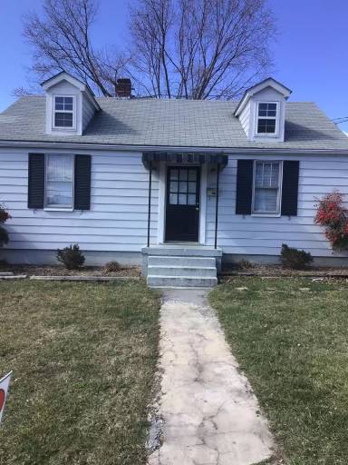 Main picture of 225 Pine St