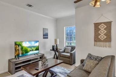 Main picture of 403 Maple Run Cv