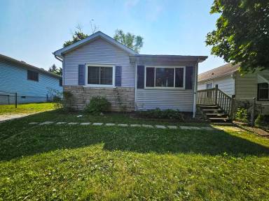 Main picture of 817 Manhattan Ave
