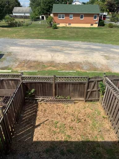 Main picture of 710 Woodstock Ln