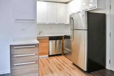 Main picture of 925 W Carmen Ave