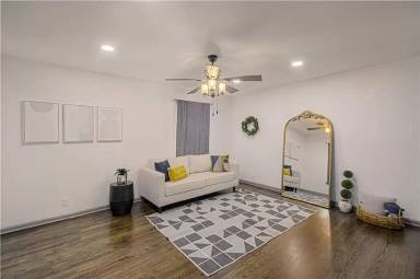 Main picture of 20811 E 13th Ter S