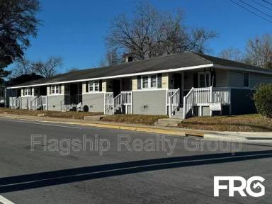 Main picture of 600 Howell St