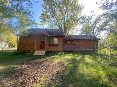 Main picture of 823 9th Ave NE