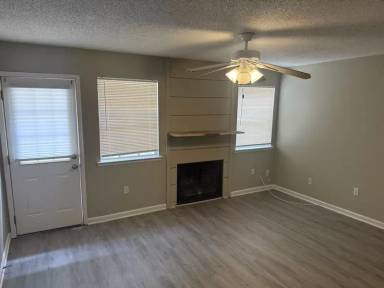 Main picture of 820 Meadow Glen Ave