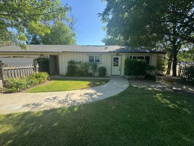 Main picture of 9502 Yerba Buena Ave